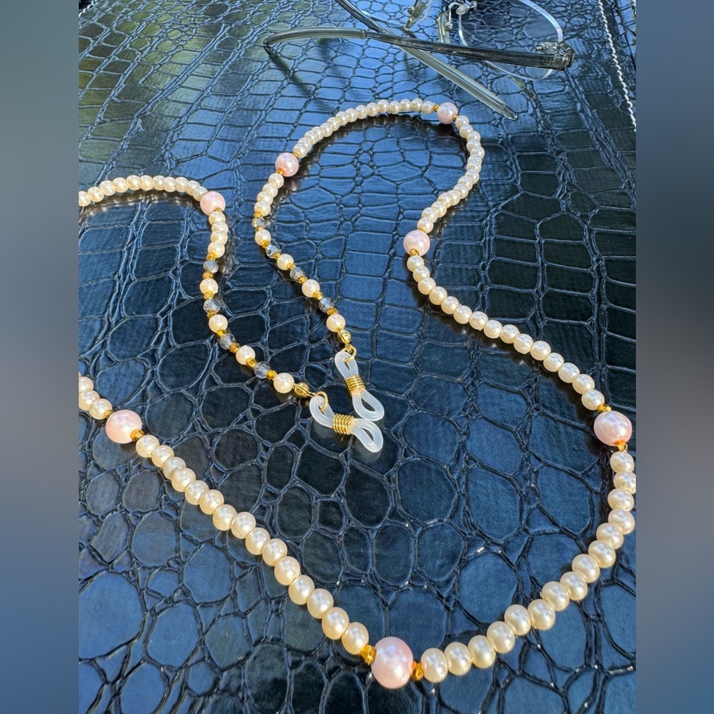 New Handmade Elegant Beaded Eyeglass Chain